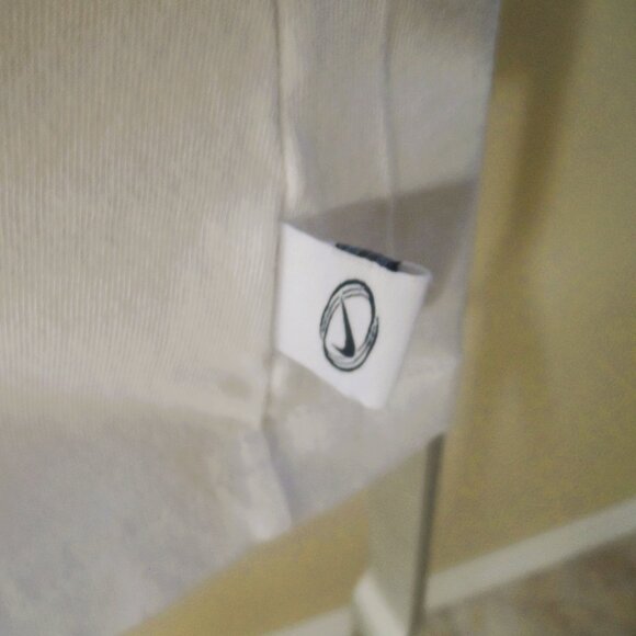 Nike- White Tee Crop Top with Logo  - Size M - Picture 8 of 8